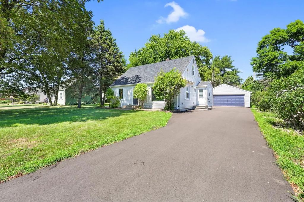 1051 Burke Avenue W, Roseville
