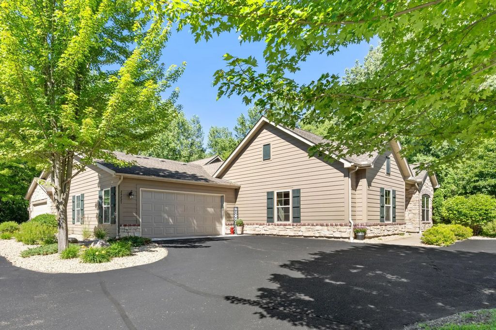 24227 Rivers Edge Road, Rogers