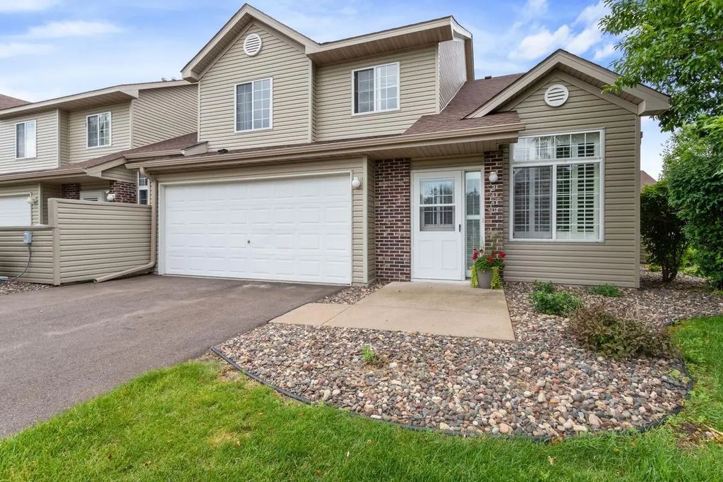 2440 Oakridge Circle, Hudson