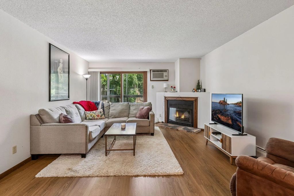 3850 Plymouth Boulevard 205, Plymouth