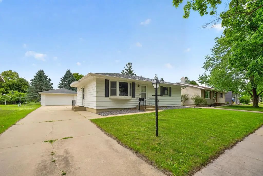 915 16 1/4 Street Se, Rochester