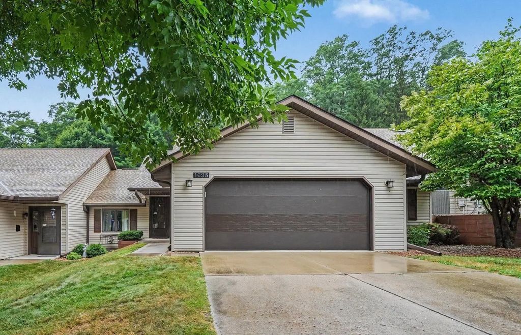 1698 Cobblestone Court, Red Wing