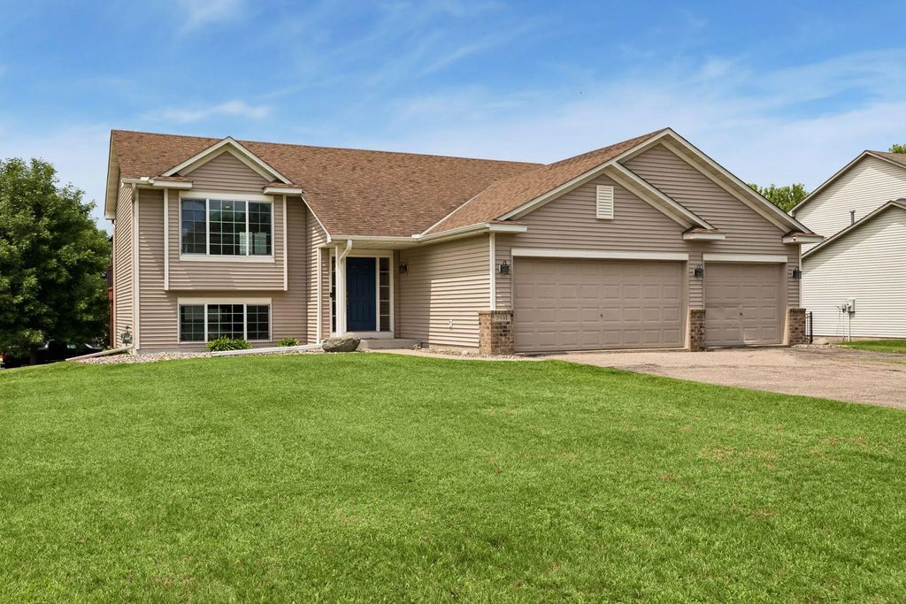 2431 Big Oak Lane, Mayer