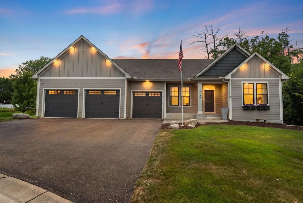 2230 Bentz Court, Chanhassen