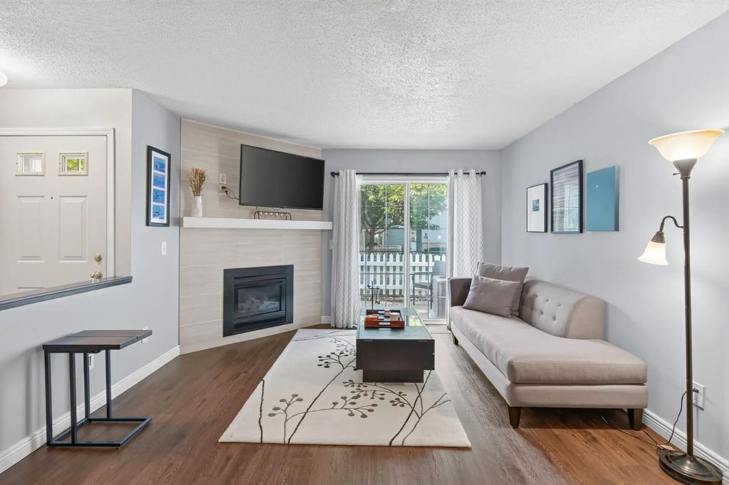 2566 Lockwood Drive 65, Mendota Heights