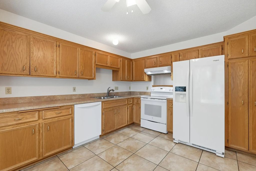 14111 Essex Lane, Apple Valley