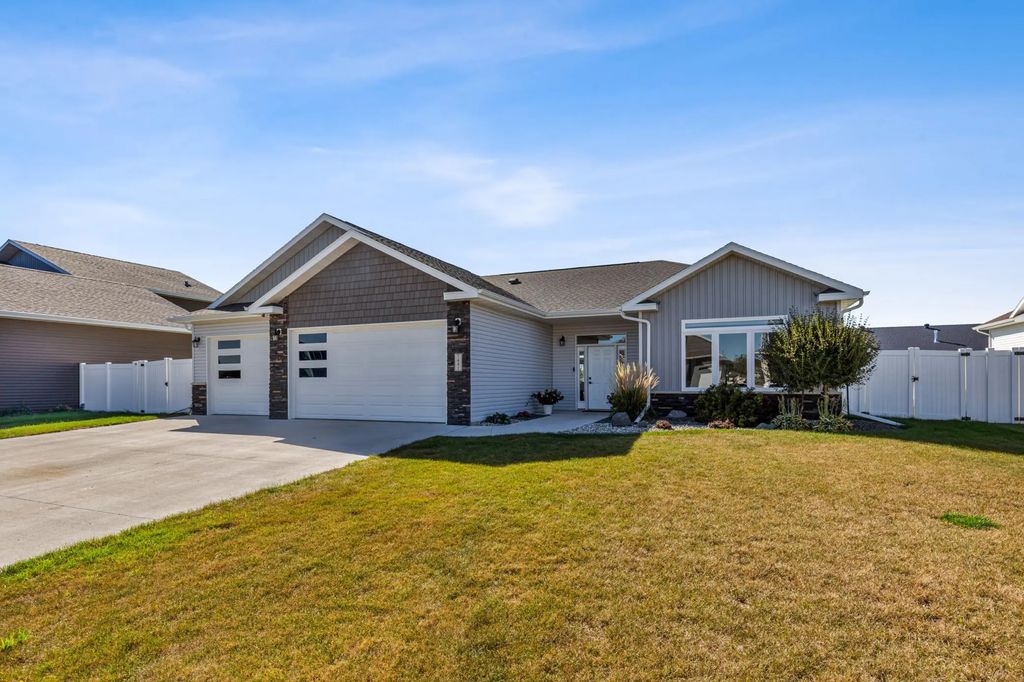7441 15th Street S, Fargo