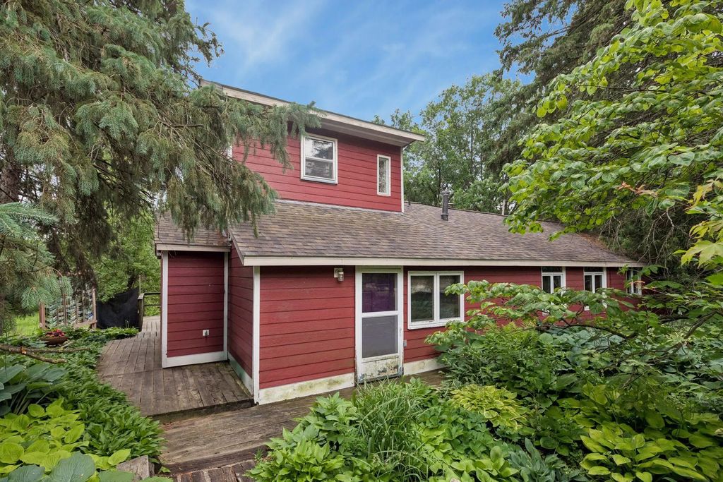 1140 Harbor Lane N, Plymouth