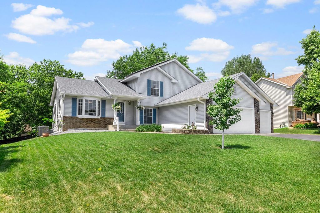 4629 Weston Hills Drive, Eagan