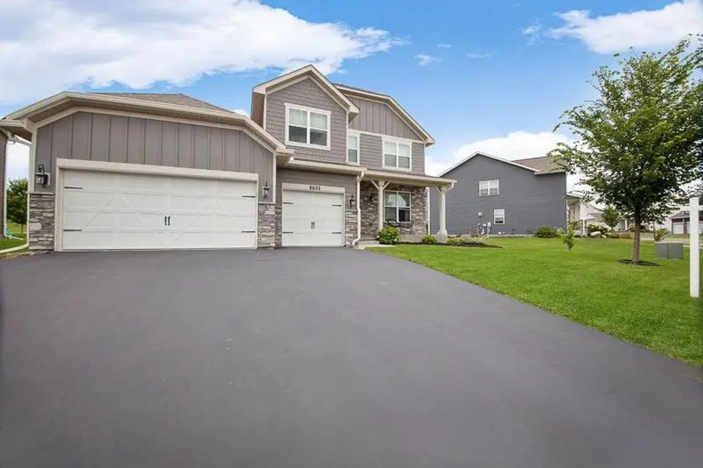 8622 Platinum Cove, Woodbury