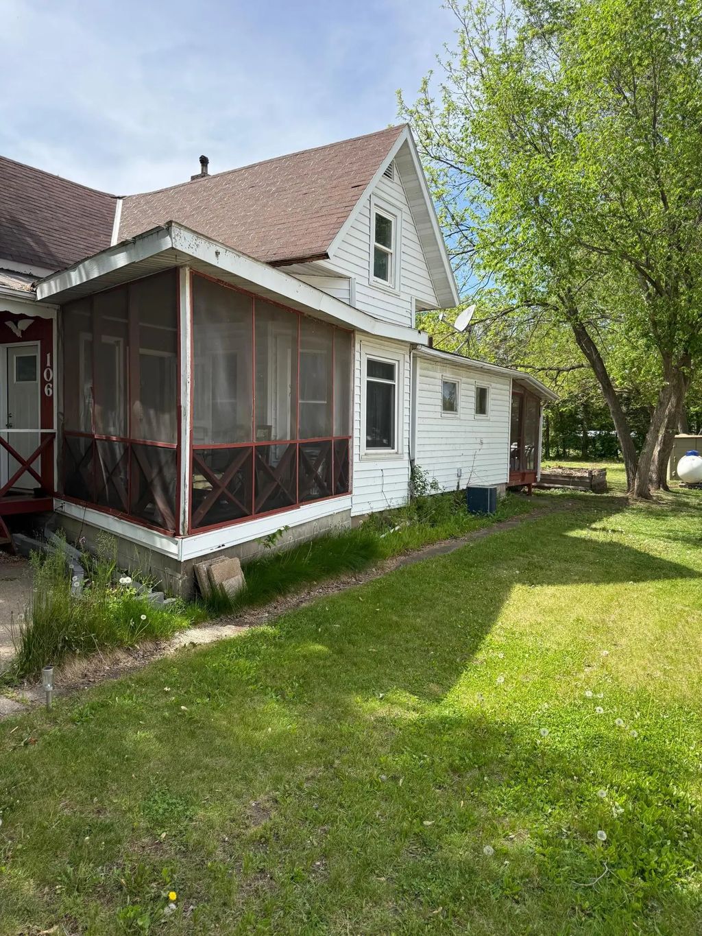 106 W 5th Street, Cochrane