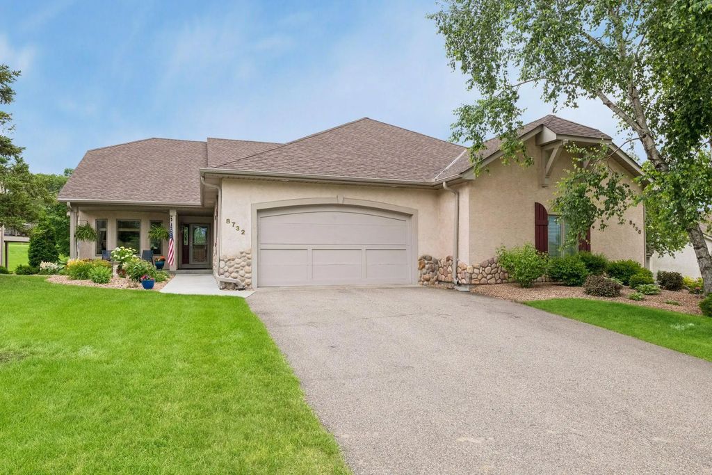 8732 Wedgemere Drive, Victoria