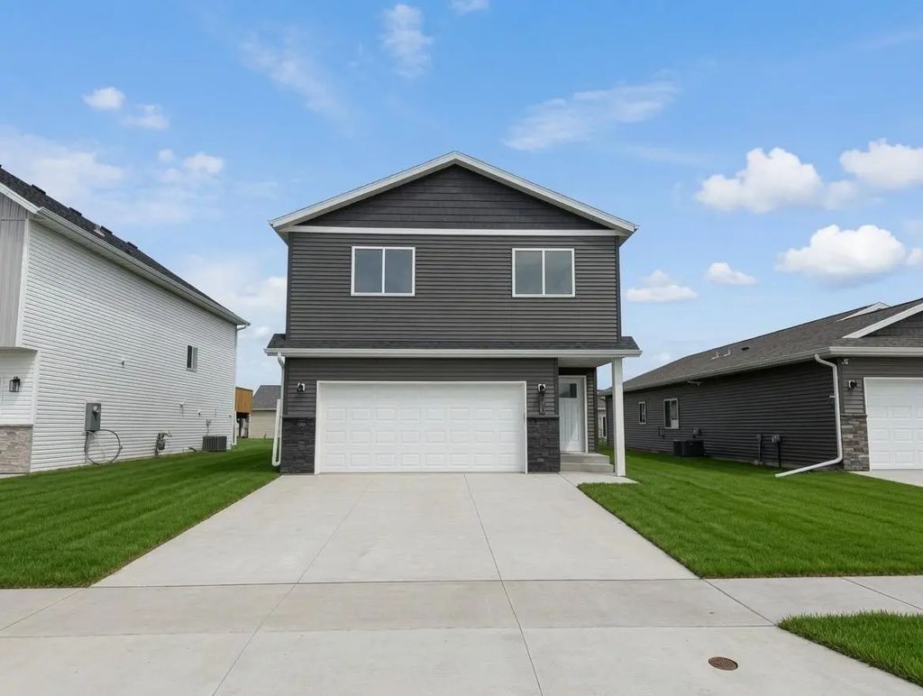 3734 33rd Street S, Moorhead