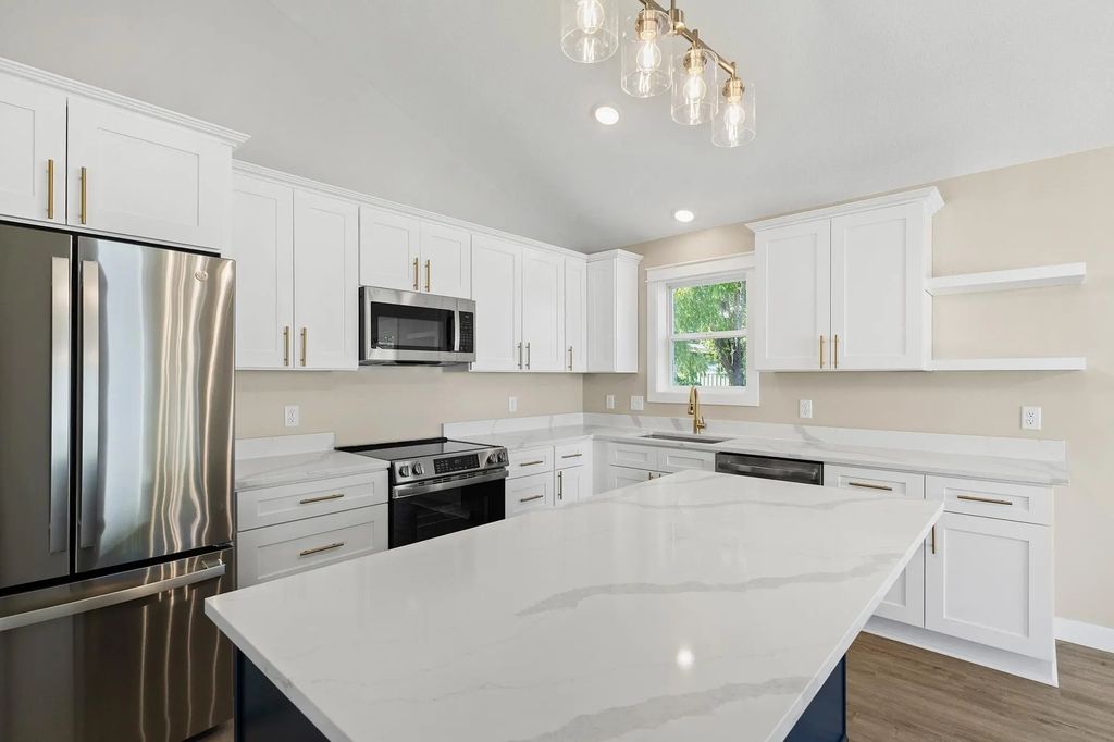 1312 Robinwood Lane, Faribault