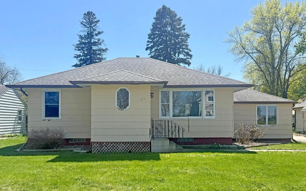 217 Pearl Street W, Amboy
