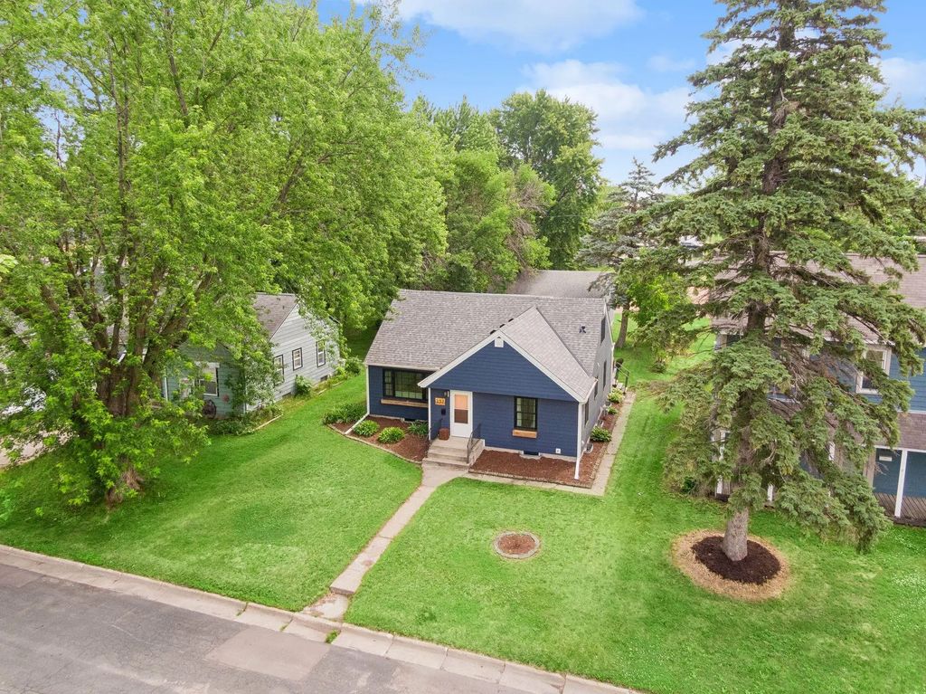 257 S Orange Street, Waconia
