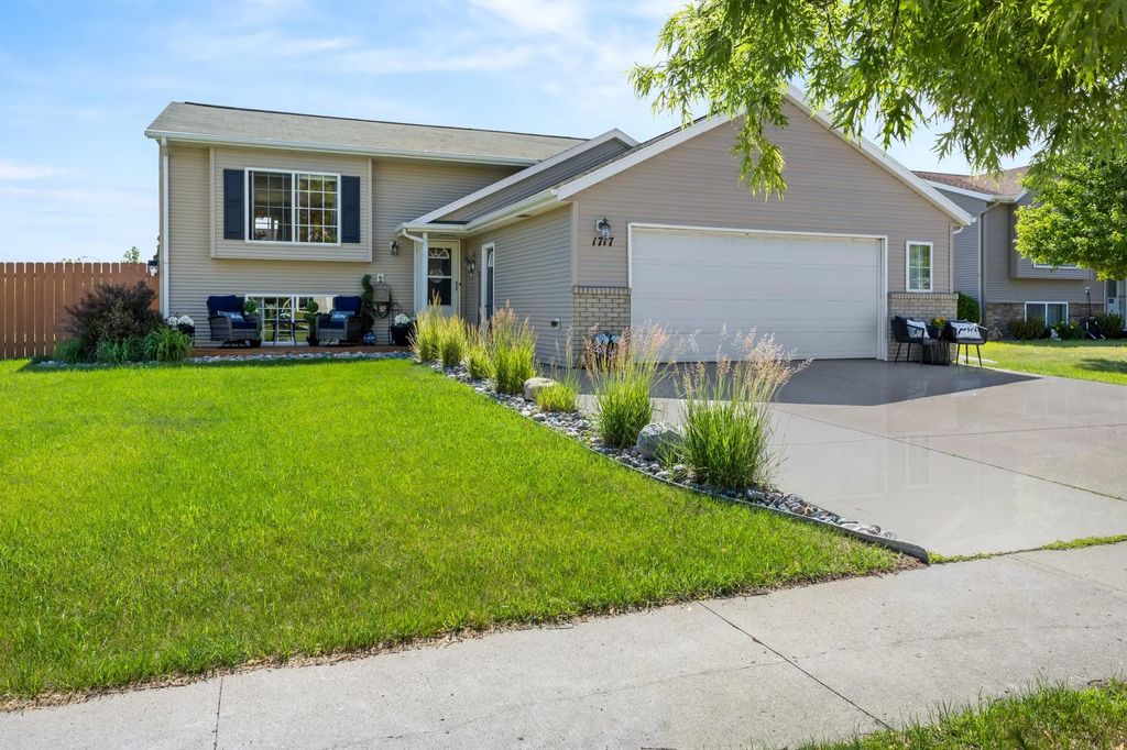 1717 13th Street E, West Fargo