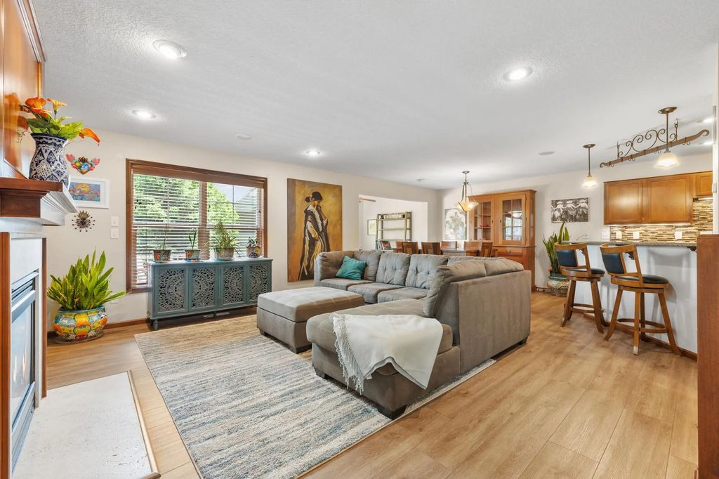 15221 Stonewood Terrace, Burnsville