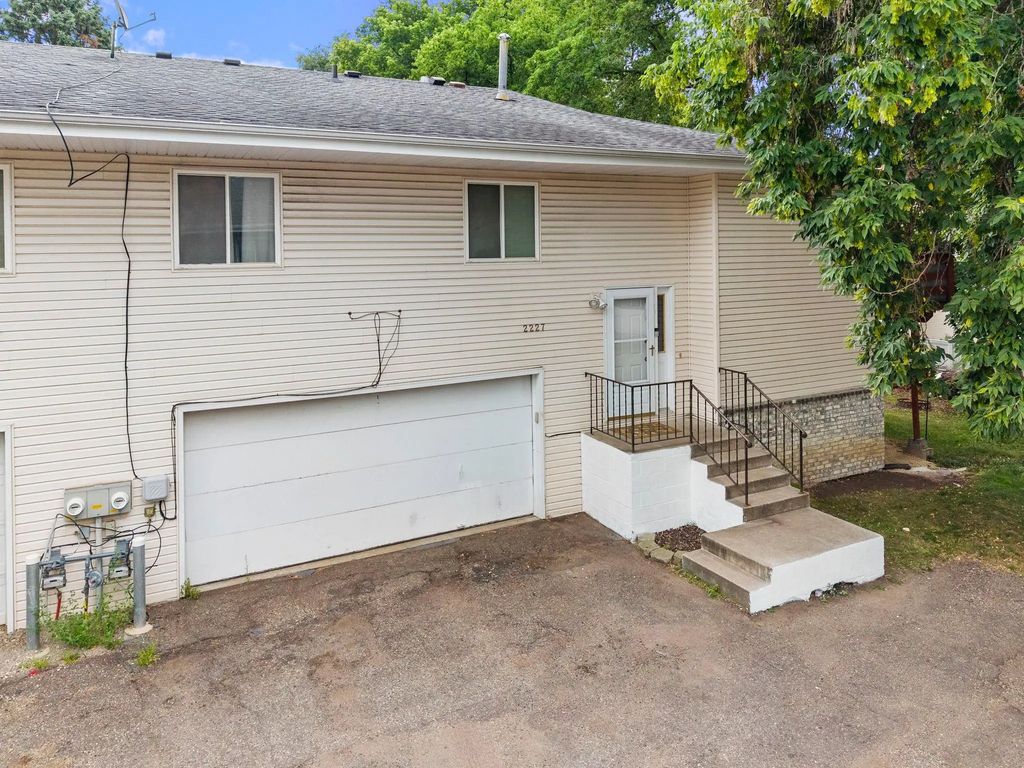 2227 Old County Road 34 Place, Burnsville