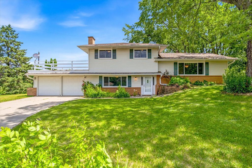 11111 Carver Court, Burnsville