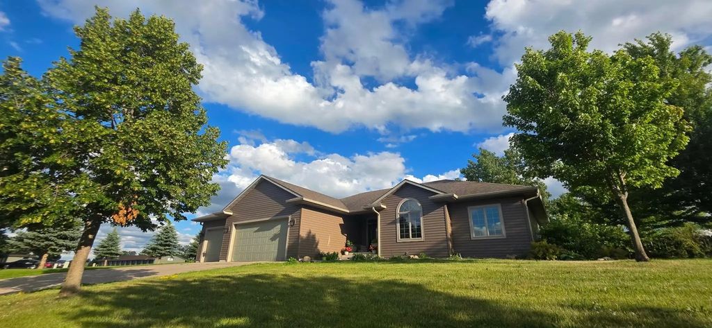 3003 Lake Chapeau Drive, Albert Lea