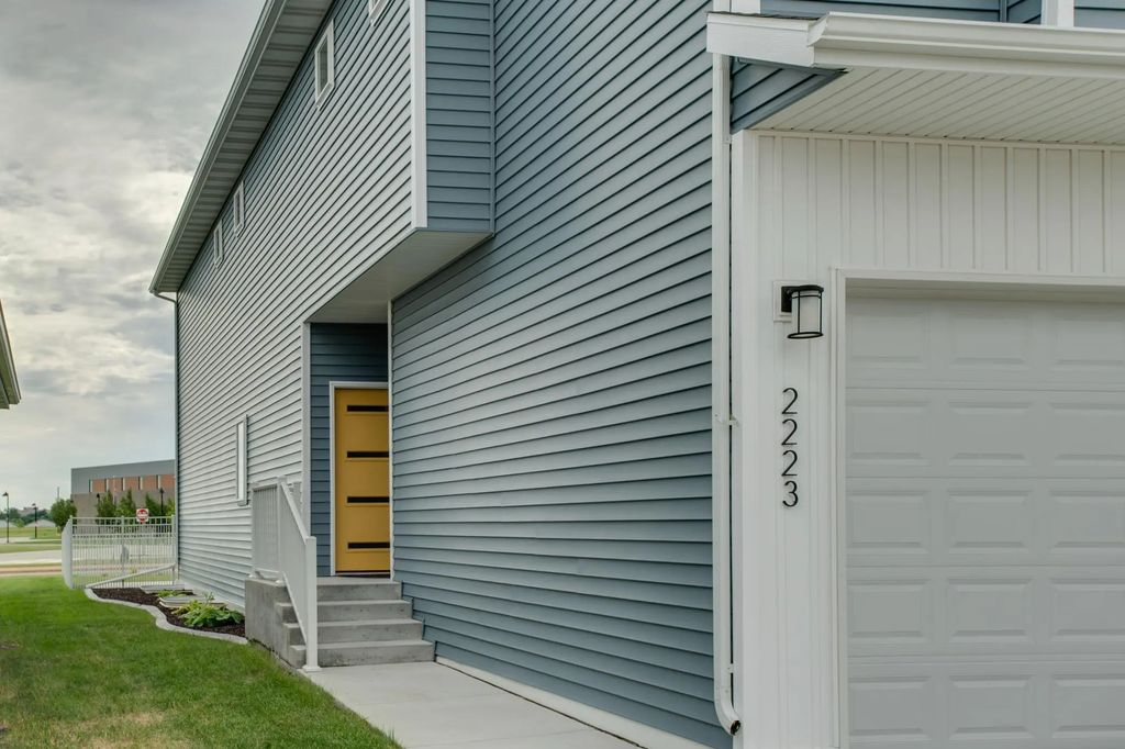 2223 10th Court W, West Fargo