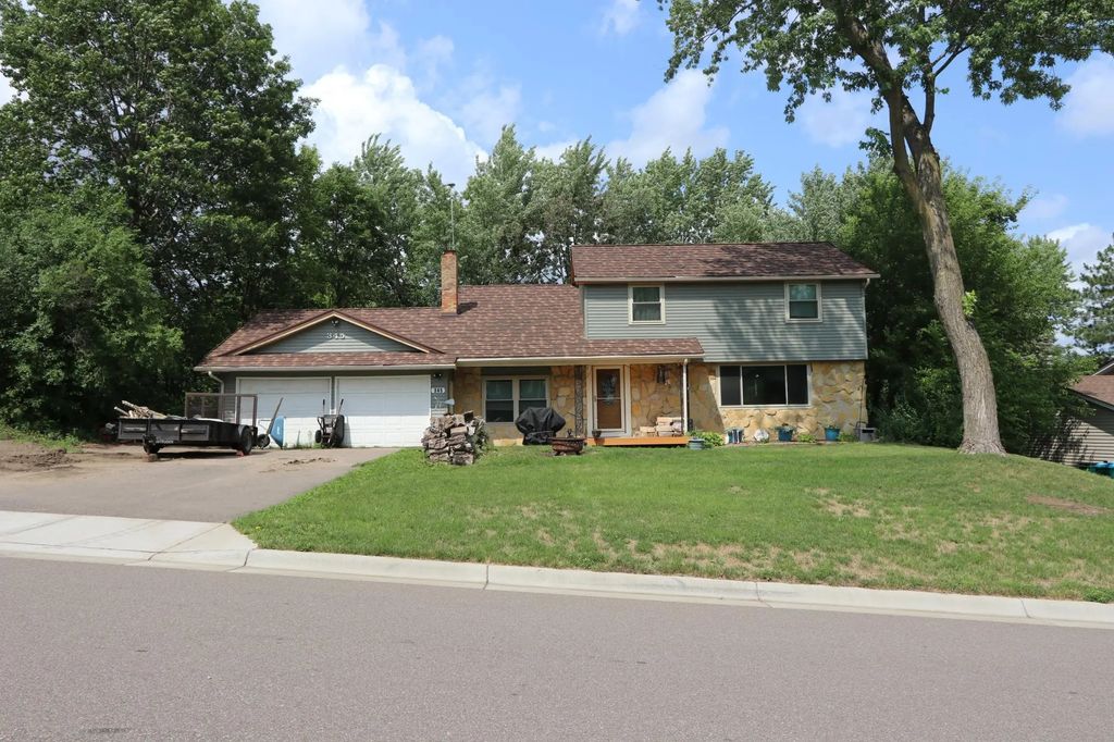 345 Walnut Lane, Apple Valley