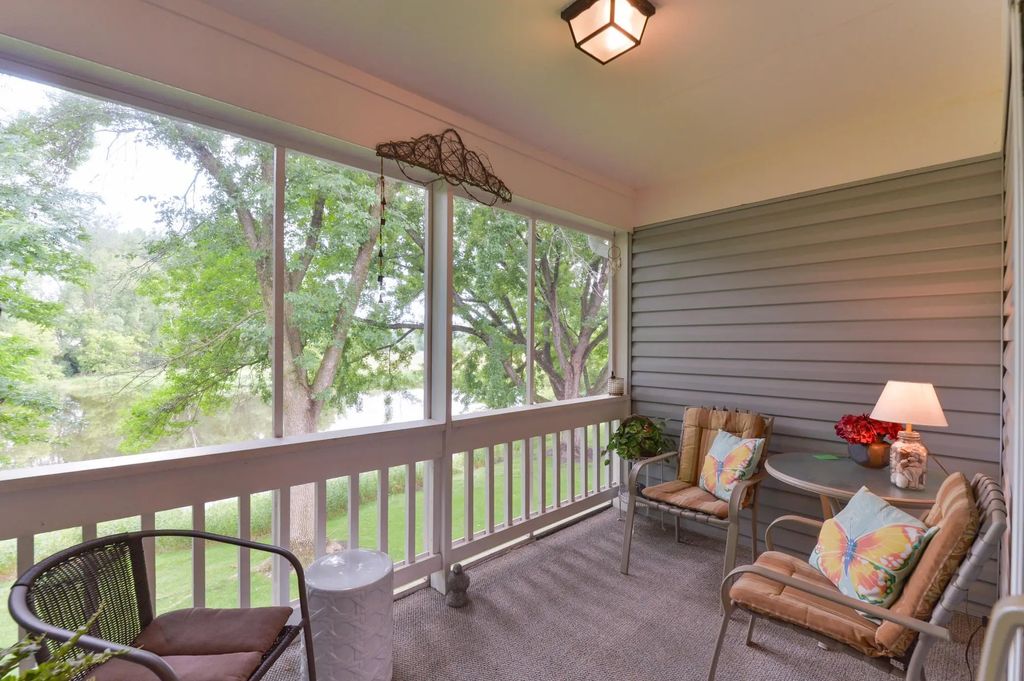 1262 Pond View Lane, White Bear Lake