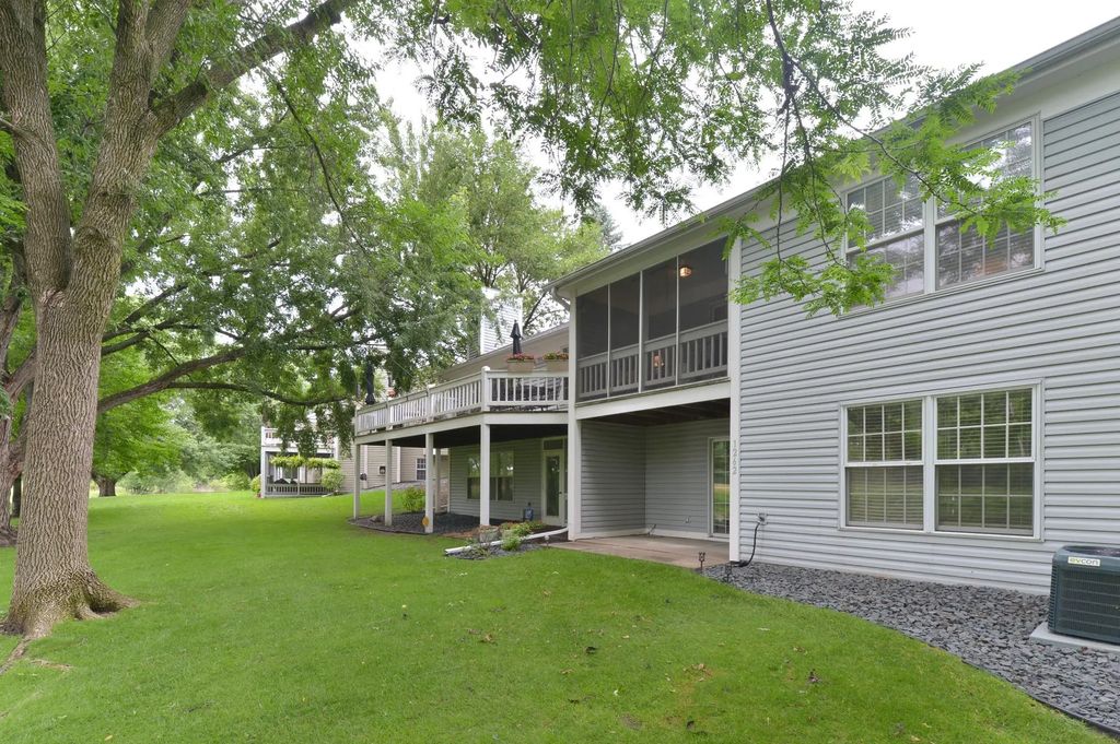 1262 Pond View Lane, White Bear Lake