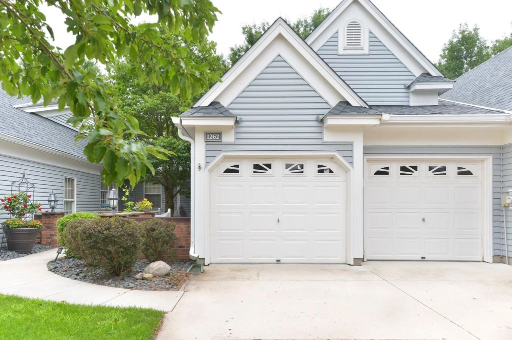 1262 Pond View Lane, White Bear Lake