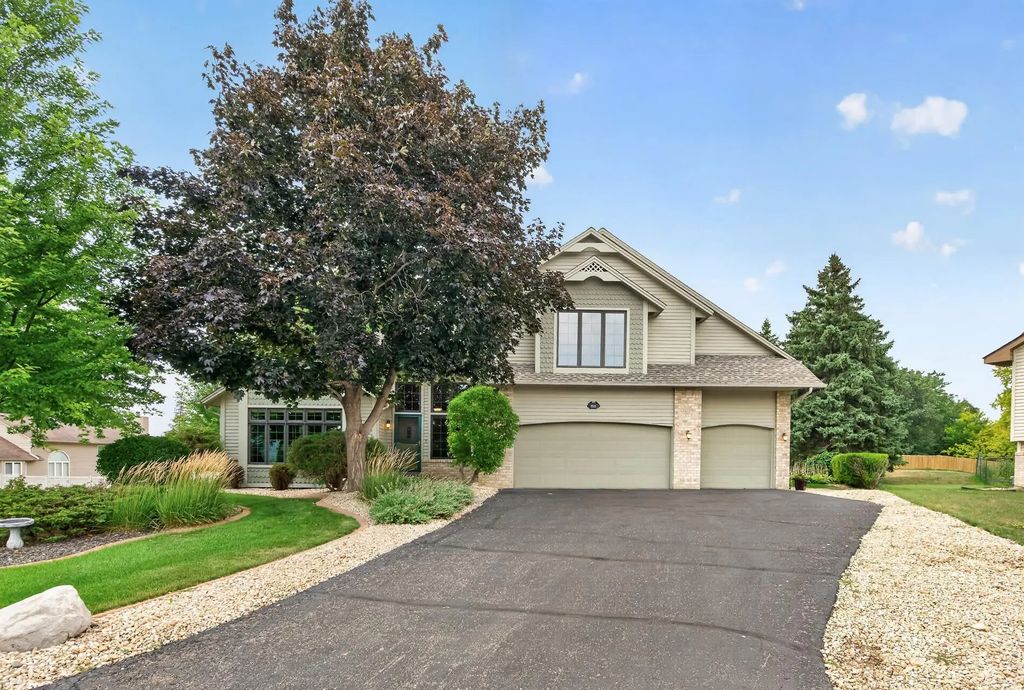 1505 Blackhawk Ridge Way, Eagan