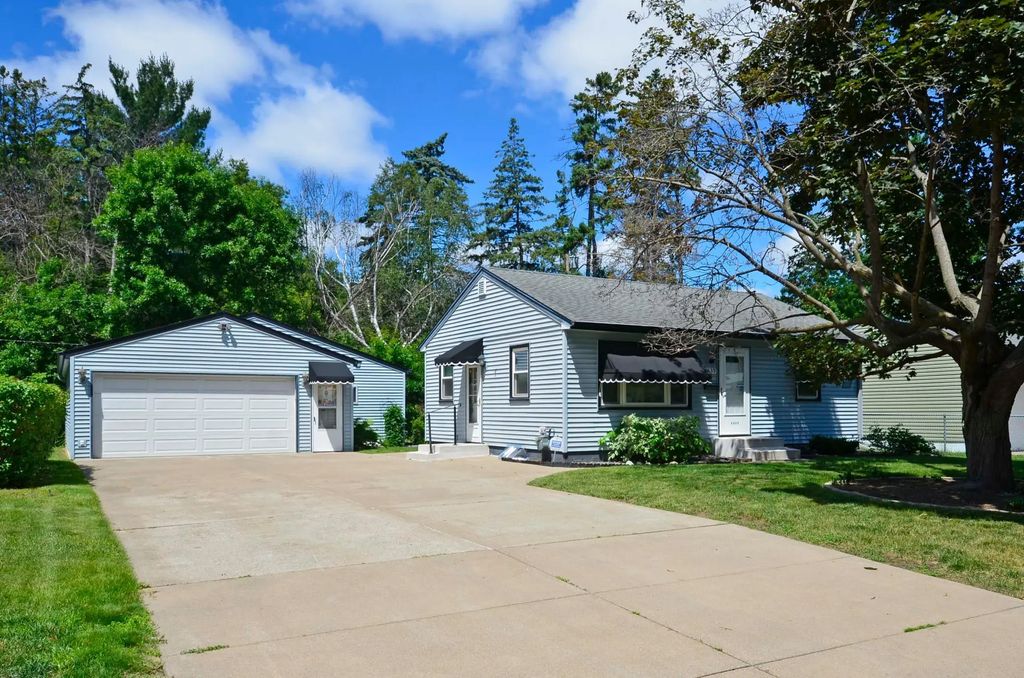 4639 Colorado Avenue N, Crystal