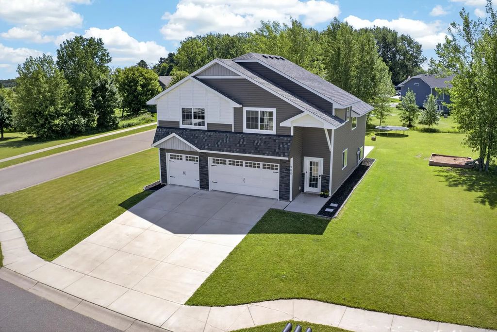 900 Highview Loop Se, Pine City