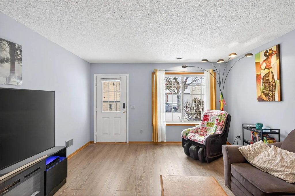 15749 Fjord Avenue, Apple Valley