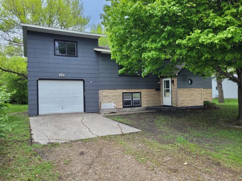 640 Ranchwood Drive, Bird Island