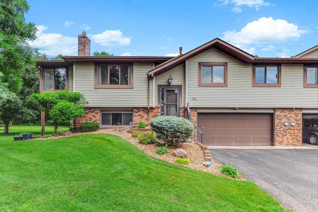 556 Donegal Circle, Shoreview