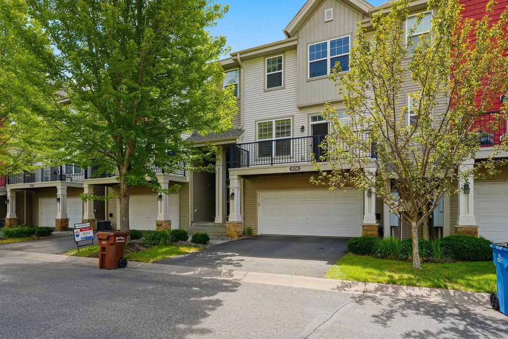8336 Emery Parkway N, Champlin