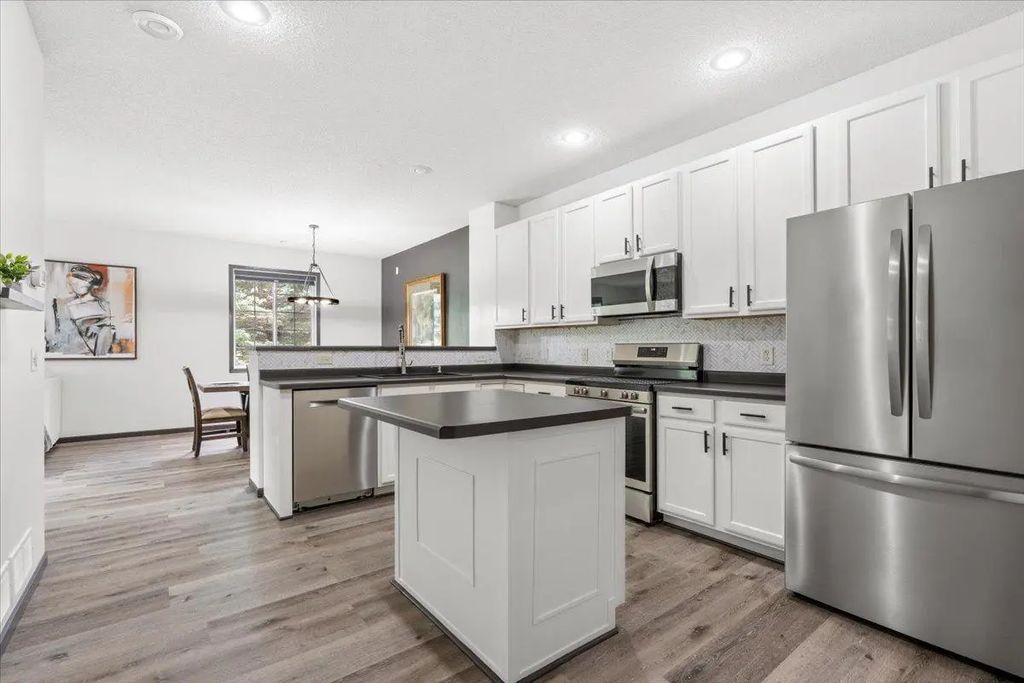 14175 Avalon Path 102, Rosemount