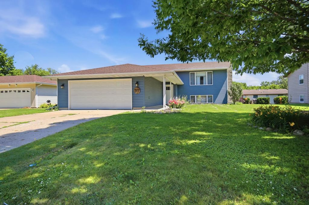 717 Colonial Circle, Faribault