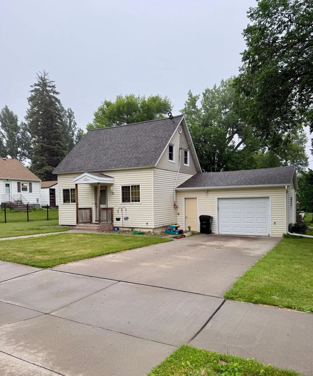 744 5th Avenue Nw, Valley City