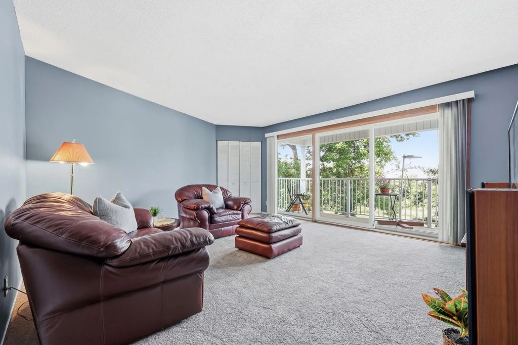 122 Demont Avenue E 370, Little Canada