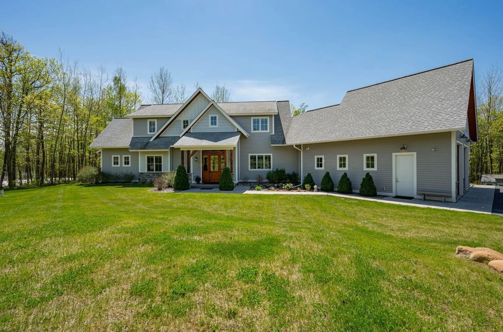 2410 Timberline Drive, Grand Rapids