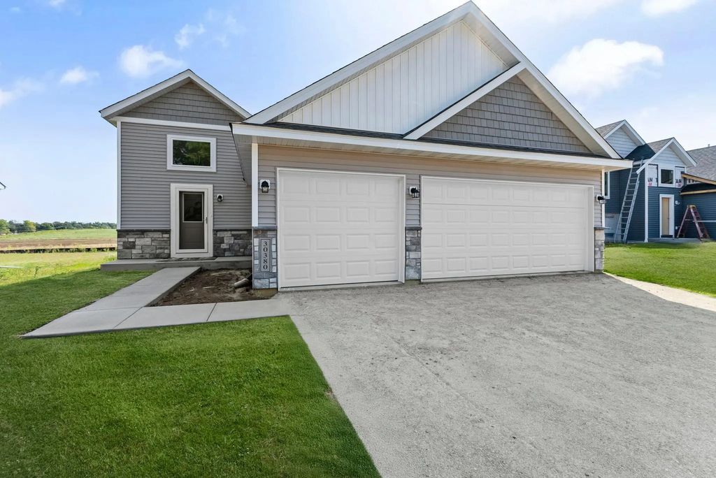 2257 Fairbanks Drive, North Mankato