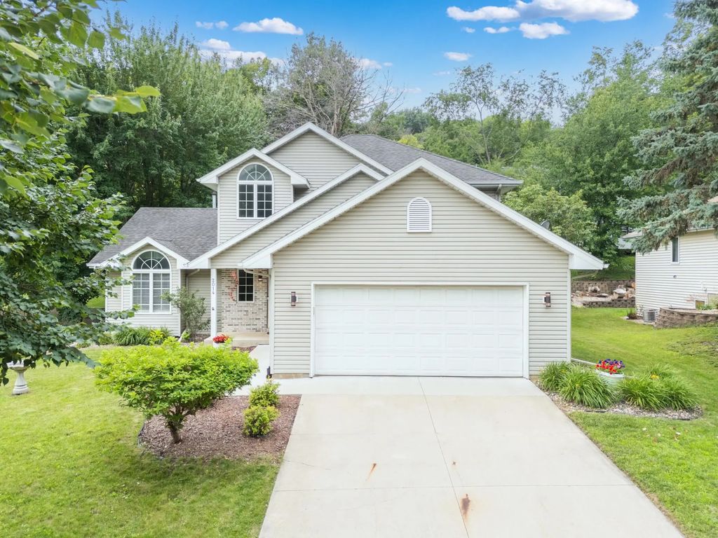 2014 Fox Valley Drive Sw, Rochester