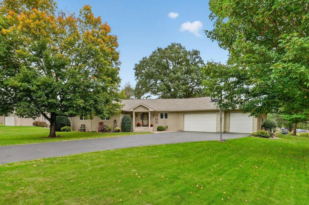 101 Anglewood Drive, Kenyon