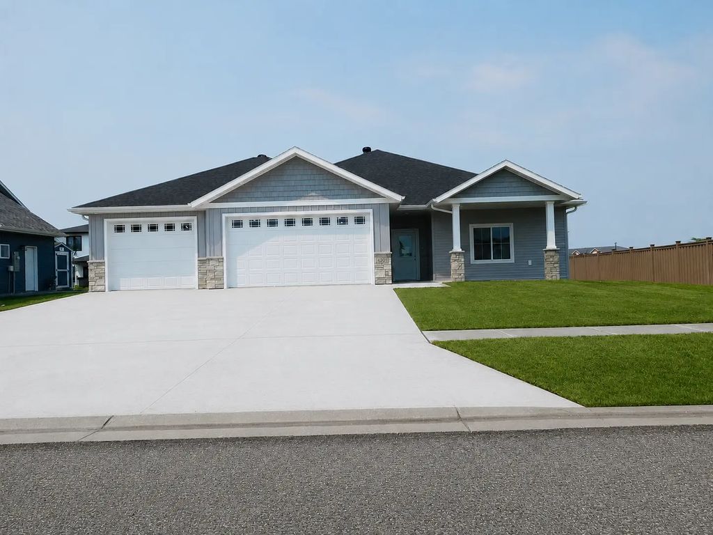 4203 Pine Parkway S, Fargo