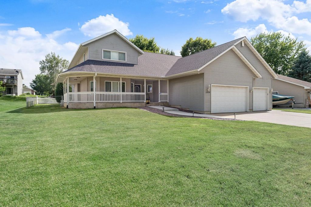 1329 Springwood Lane, Faribault