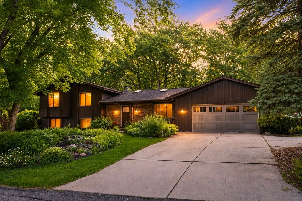 14810 Lloyds Drive, Minnetonka