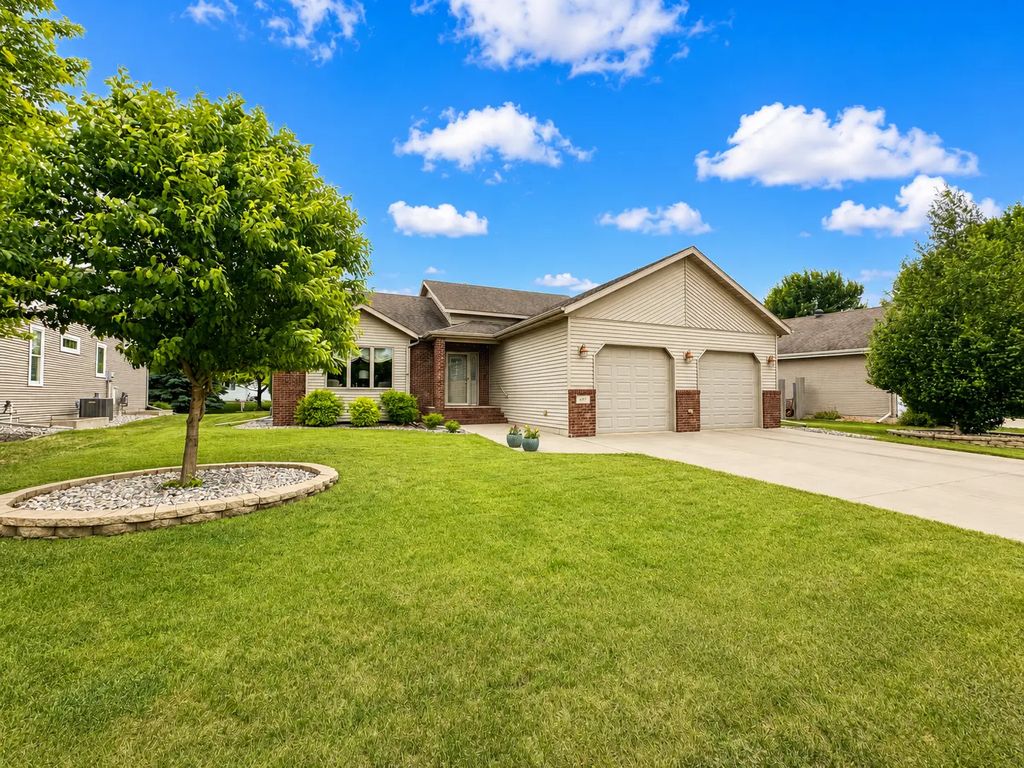 607 13th Avenue N, Moorhead