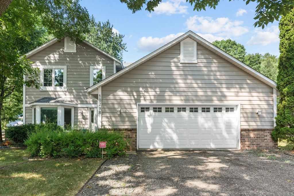 10298 Mooer Lane, Eden Prairie